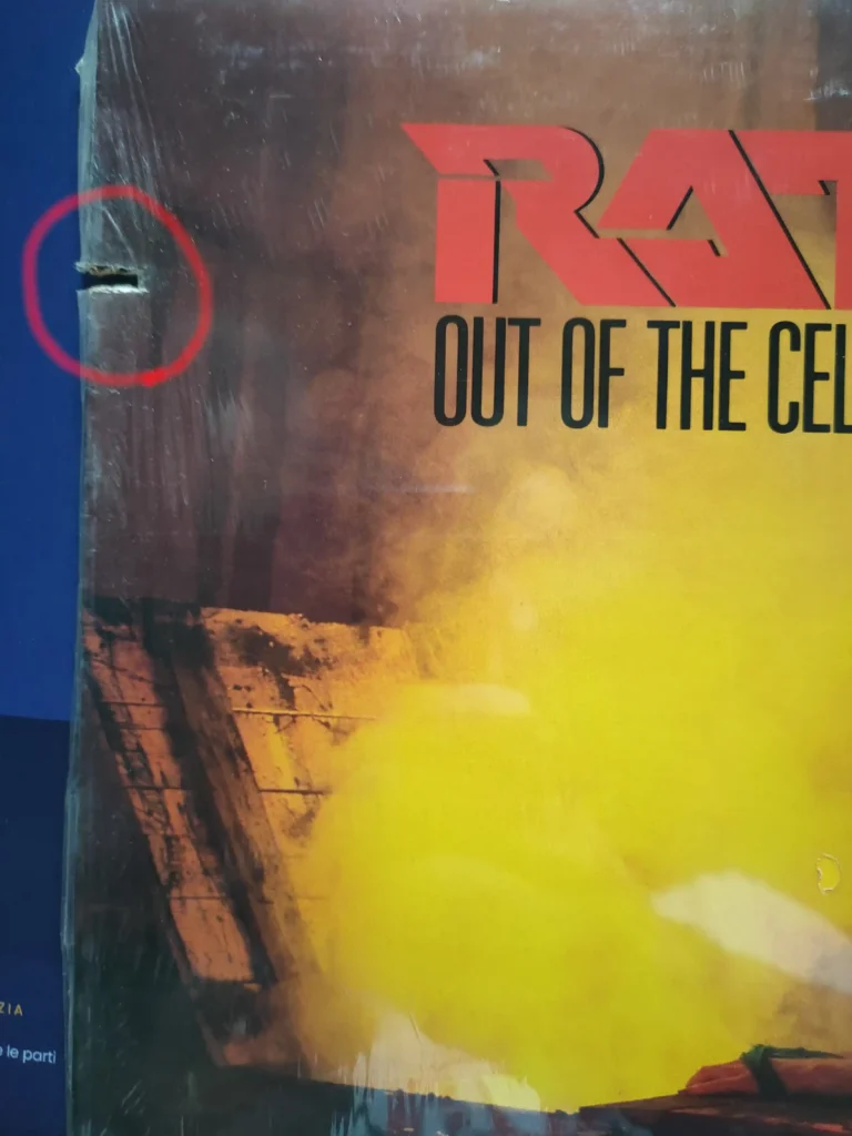 Cut off - taglio sulla copertina del disco